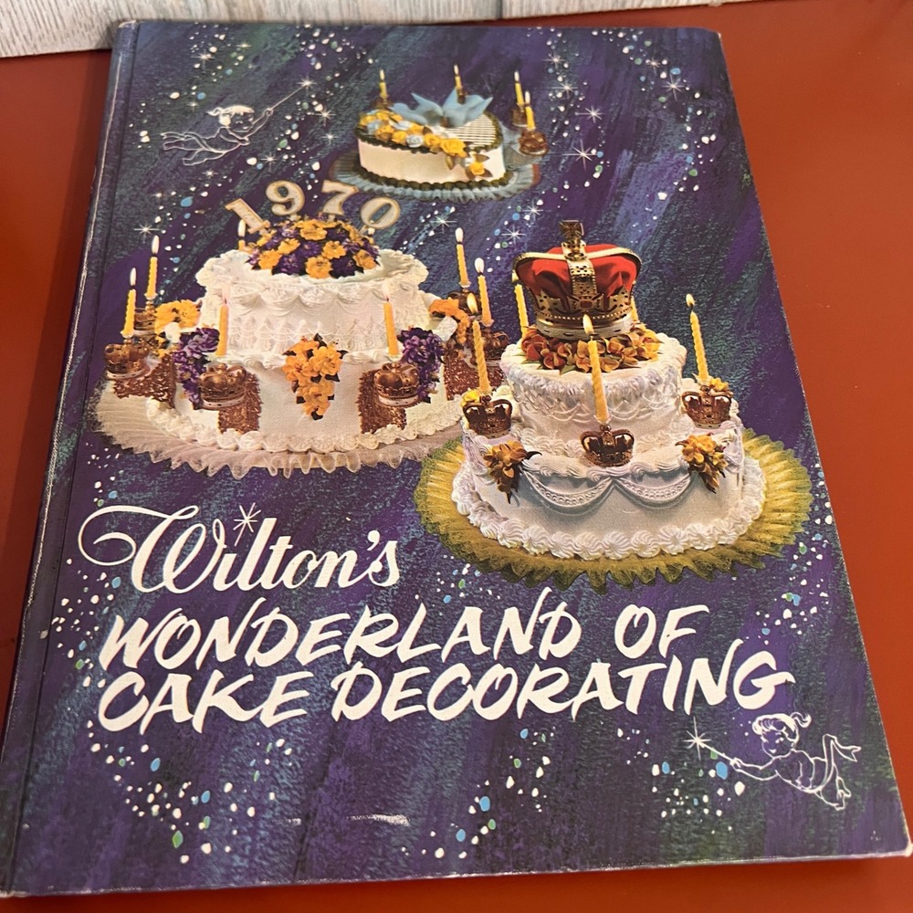 Wilton's Wonderland of Cake Decorating 1968 5th Edition Hardcover Cookbook